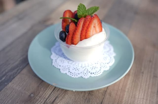 Side Berries N' Cream.